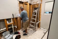 RDBR-Gunnin-MasterBathroomDemolition02