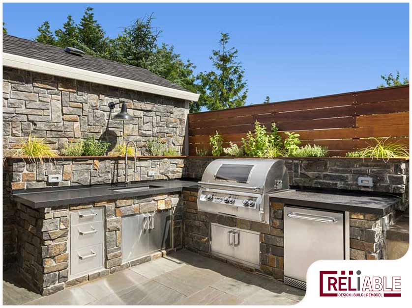 Button Link 5 Must-Have Features of an Outdoor Kitchen