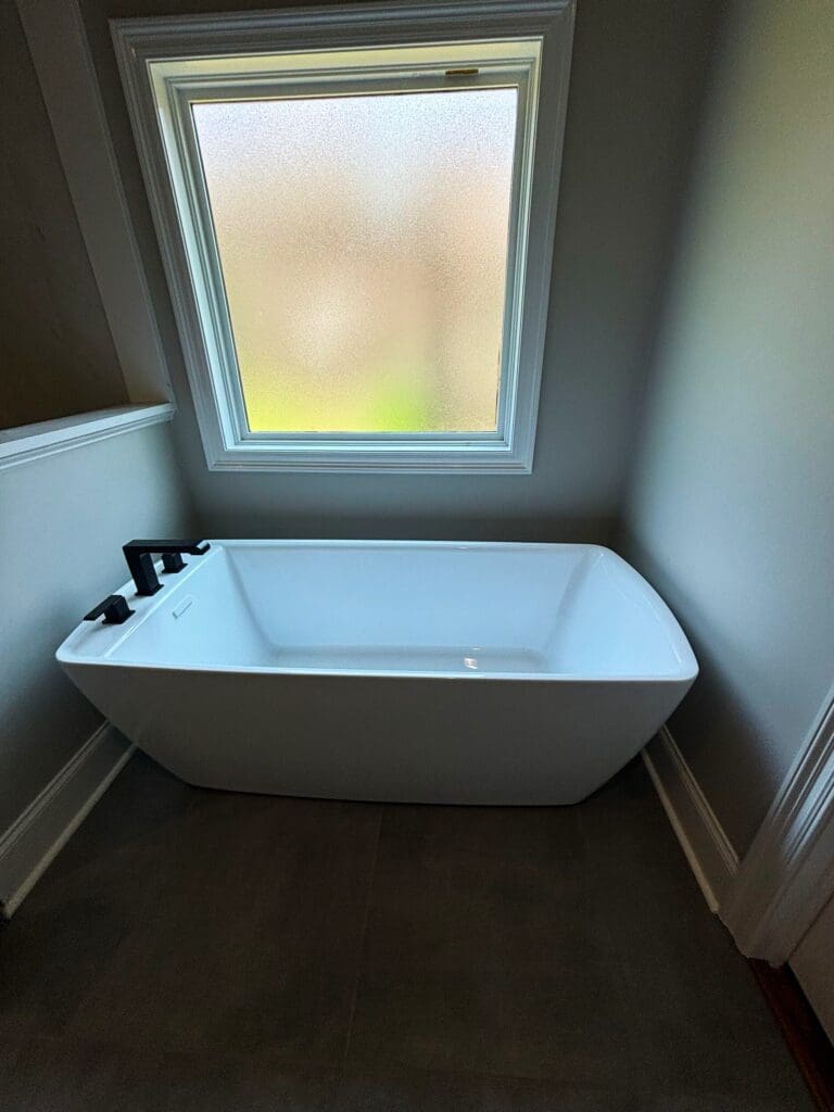 drop in vs freestanding tub picture